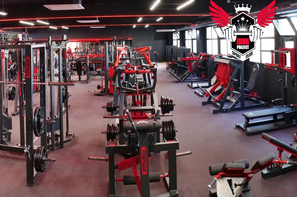 Gimnasio profesional con ambiente de club Iron Project Mollet